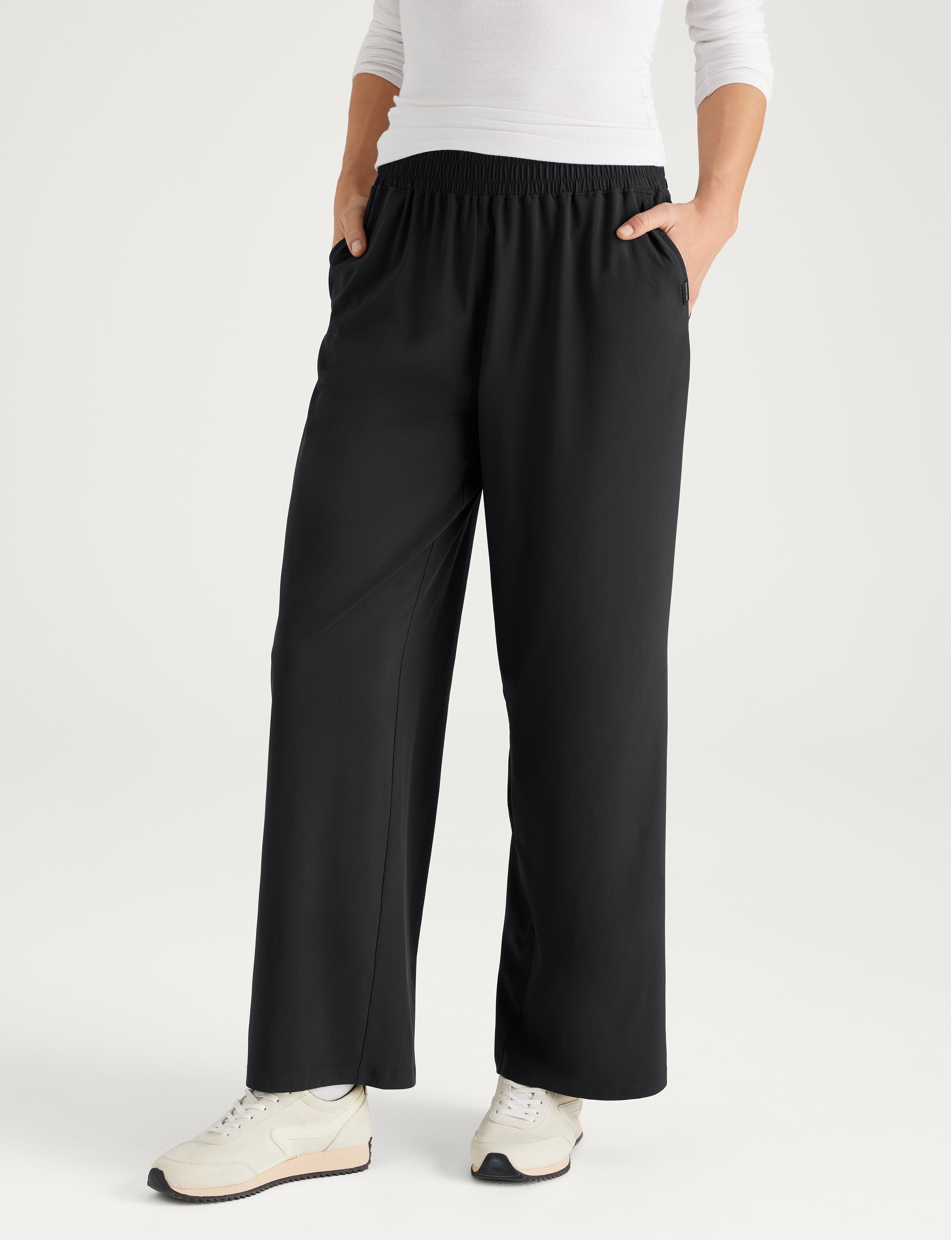 Women's Luxe Traveler Woven Pant
